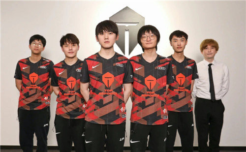 符合多家豪 符合多家豪